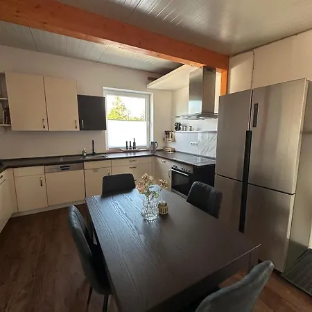 Monteurzimmer In 5 Personen Mit 4 Schlafzimmer דירה