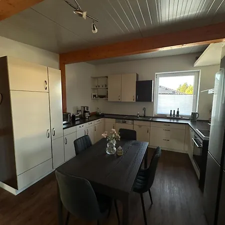Monteurzimmer In 5 Personen Mit 4 Schlafzimmer דירה Plaidt