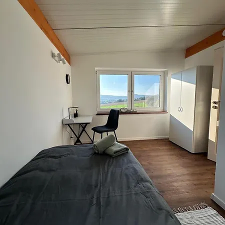 Monteurzimmer In 6 Personen Mit 4 Schlafzimmer Apartament *
