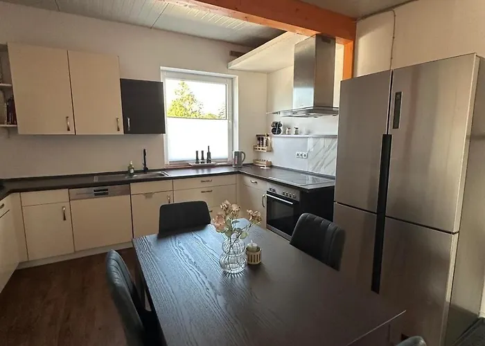 Monteurzimmer In 6 Personen Mit 4 Schlafzimmer شقة