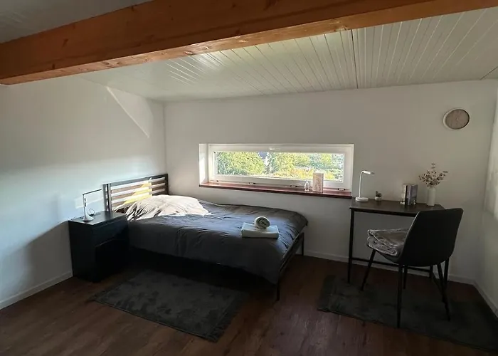 Monteurzimmer In 6 Personen Mit 4 Schlafzimmer Plaidt